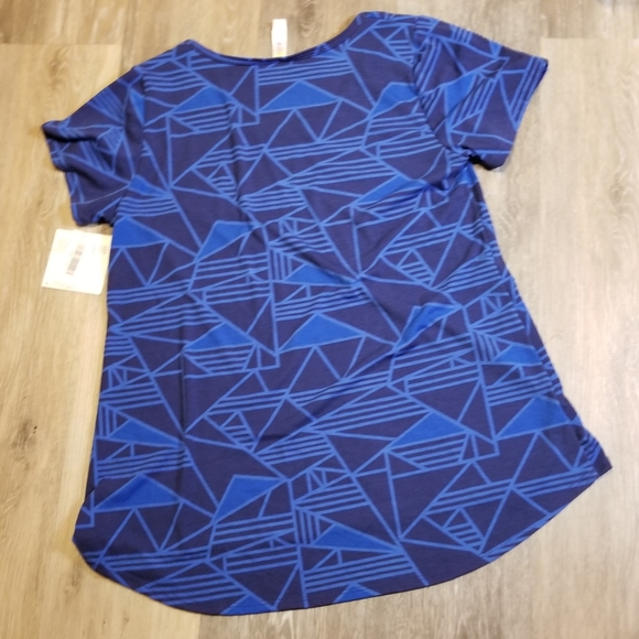 LuLaRoe Classic Tee Medium NWT - Picture 2 of 4